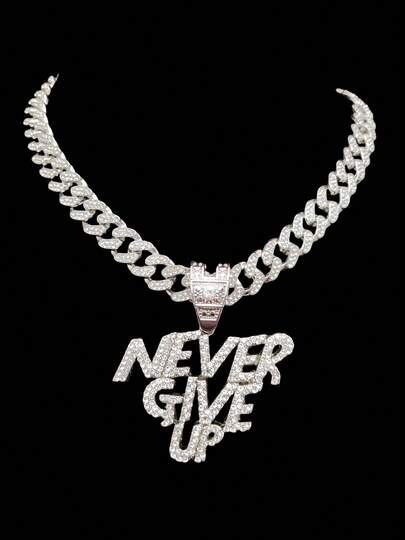 1 件“永不放弃”吊坠和 13 毫米全铺链项链，时尚男女通用朋克嘻哈复古吊坠项链，适合日常佩戴或派对，2 种链条款式可选