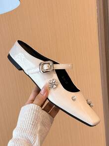 Xin Jing Shoes 女款平底鞋，時尚百搭水鑽花朵綁帶平跟休閒通勤鞋 - 米色 - 查看 12