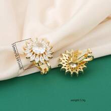 2 Peças de Novos Clipes de Orelha Estilosos em Formato de Girassol, Exquisitos e Brilhantes, Adornados com Pedras de Zircônia, Joias Femininas Elegantes, Doces e Versáteis, Adequadas para Qualquer Ocasião. Também Podem Ser Dados como Presentes para Amigos ou Entes Queridos.