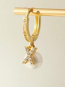 Magic Fish Set de 2 pares de aretes elegantes y de alta gama con letras incrustadas de cubíc zirconia y perla, para mujeres