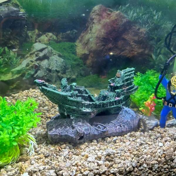 Resin Pirate Ship Wreck Decor Ornament - Aquarium Landscape Accessory, Suitable For Freshwater & Saltwater Tanks
