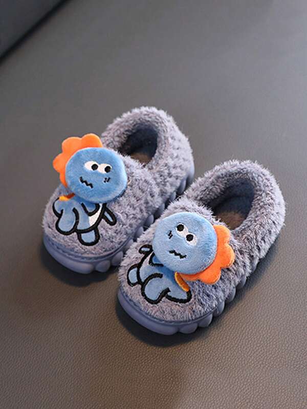 Um par de pantufas infantis de dinossauro fofo com desenho animado para meninos no inverno, sapatos de algodão com pele para bebês