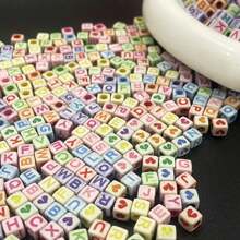 500 pezzi di perline in acrilico vivace da 6 mm con lettere dell'alfabeto - 5 colori, con motivo a lettere quadrate, adatte per gioielli e artigianato fai-da-te, perfette per charm per telefono e design creativo