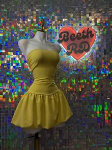 Vestido de mini burbuja sin tirantes de color solido de moda de verano - Amarillo - Ver 2