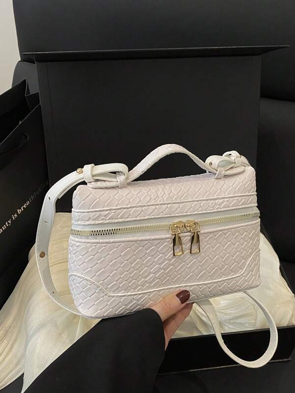 Bolsa Quadrada Minimalista Feminina com Capacidade Grande, Alça Superior e Transversal, Formato de Caixa Entrelaçada, Fabricada Artesanalmente e com Zíper Duplo