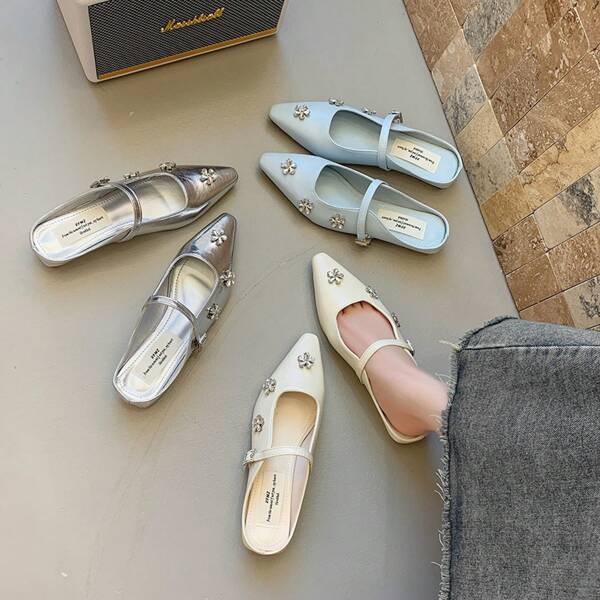 Women Athletic & Outdoor Sandals & Slides