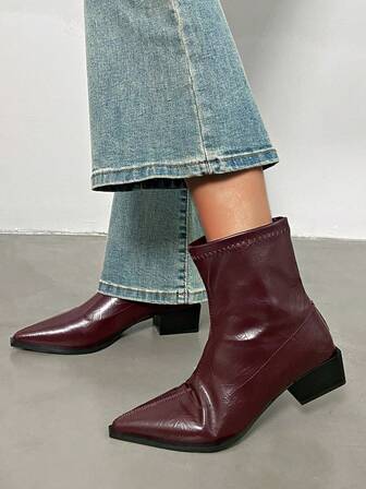 Moderiktiga jeans, höst-vinter 2025, spetsiga retro-korta stövlar, koreanska ankelstövlar med blockklack, moderiktiga, tjocka och smala stövlar, nischdesignade högklackade stövlar, mångsidiga, stövlar för kvinnor