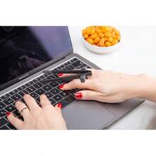 ChicchokokLITE Finger Chopsticks 4 PCS Gamer Chopsticks With, Chip Grabber, Snack Helper, Official Snacking - Enjoy Snacks And Chips With Ease - Innovative Gaming Snacking Solution - 伊斯奈克萊特 - 查看 4