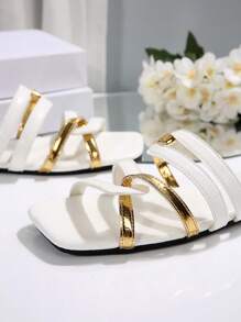 Women's New Open Toe Flat Sandals, Gold Stripe Cut-Out Design, White Color, Suitable For Casual Holidays, Daily Wear, Matching Dresses, Leggings, Casual Pants, Shorts, Mini Skirts. Snakeskin Flat Slippers, Suitable For Spring, Summer, Autumn, Valentine's Day, Mother's Day, Festivals, Parties, Fashion, Elegant, Minimalist, Romantic, Cute, Vacation, Travel, Daily Matching, Beach Wear