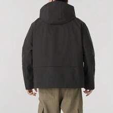 New Balance Chaqueta deportiva casual para hombre nueva 2025 Chaqueta cortavientos con capucha resistente al viento para ropa de trabajo NAF17021DKG