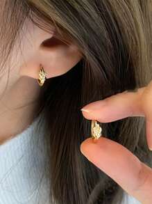 Ein Paar exquisite S925 Sterlingsilber-Zirkonia Knotenclip-Ohrringe für Frauen, einfache und vielseitige Accessoires für den täglichen Gebrauch, Freundschaftsgeschenke für Mitschüler und Freunde