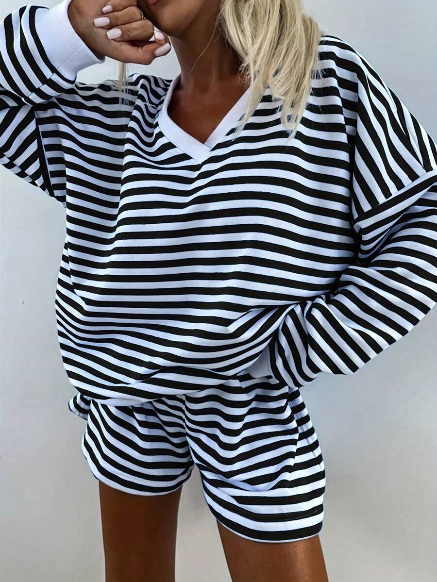 Comfortable Classic Striped V-Neck Long-Sleeved Loose Top; Comfortable Elastic Shorts; Casual And Fashionable Versatile Home Outfit Set. - 黑色 - 查看 1