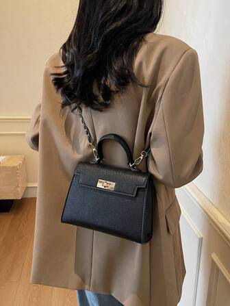 Damväska i PU-läder med strukturerad klaff och kedjeaxelrem, minimalistisk och elegant handväska för pendlare