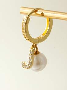 Magic Fish Set de 2 pares de aretes elegantes y de alta gama con letras incrustadas de cubíc zirconia y perla, para mujeres