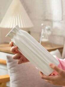 1 pieza Jarrón de plástico blanco, jarrón de aspecto cerámico simple para flores, adecuado para dormitorio, sala de estar, decoración de balcón, mesa de comedor, gabinete de TV, hecho de material PP con diseño antideslizante, adecuado como regalo de cumpleaños o graduación, decoración del hogar, decoración de la habitación, jarrón de flores, jarrón de vidrio