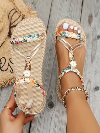 WRCVS 女士金色平底凉鞋，编织轻便防滑沙滩鞋，随机花卉复古印花波西米亚风格假日圆头学生凉鞋