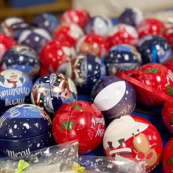 1/3/6 sztuk Kreatywne pudełko na cukierki w kształcie bombki świątecznej, zawieszka choinkowa z blachy stalowej, sferyczne pudełko na prezenty, pudełko na cukierki w kształcie bombki na dekoracje noworoczne, pakiet prezentów świątecznych