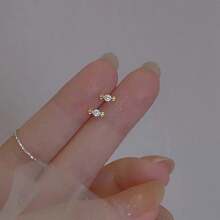 1 paire de mini boucles d'oreilles à clous en forme de bonbons avec des strass, petits modèles uniques pour le cartilage