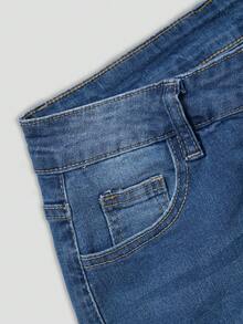 Women's Pocketed Skinny Casual Fit Capri Jeans - Blue - View 4