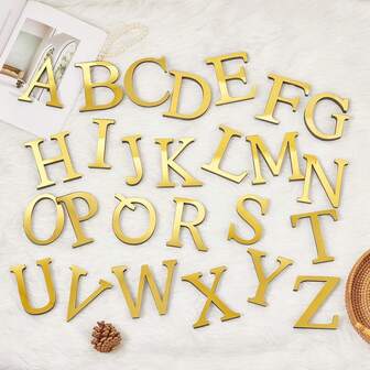 OUTANA 1片亚克力A-Z镜面墙贴，金色大号防水易清洁镜面字母，背面带1厘米泡沫垫。适用于装饰客厅、卧室、厨房、浴室或办公室墙面。可定制拼写个性化姓名、婚礼祝福、生日祝福、办公室励志语录或家庭温馨寄语。提供四种尺寸：10厘米/15厘米/20厘米/30厘米。
