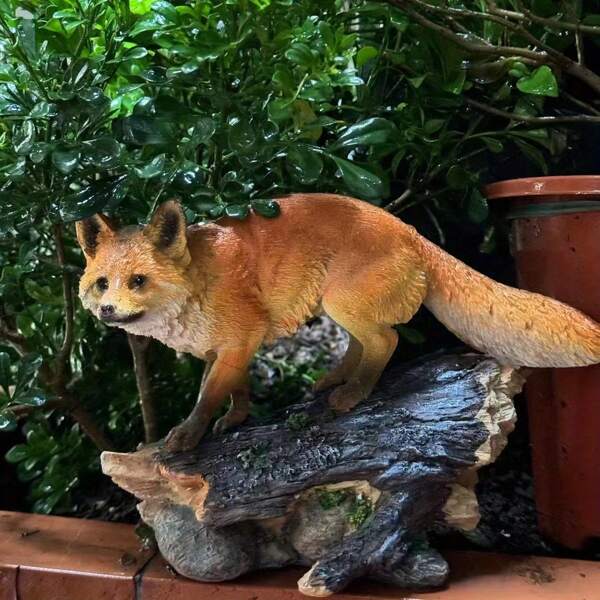 1PCCharming Fox & Tree Stump Resin Statue - Perfect For Indoor Or Outdoor Decor, Halloween-Themed Garden Accent, Halloween Decorations