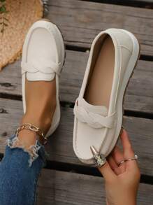 New Spring/Autumn Fashion Plus Size Solid Color Patchwork Flat Loafers, Handmade Lace-Up Slip-On Casual Comfortable Lightweight Driving Shoes, Beige Grain Leather Casual Sneakers For Daily, Commute, Vacation