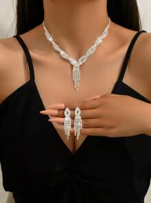 Ensemble de bijoux : collier, boucles d'oreilles et bracelet orné de strass, collier de style européen et américain avec diamants, accessoire de mariée cadeau