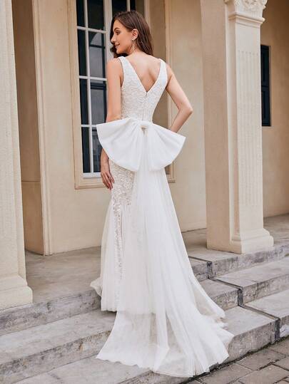 复古高贵蕾丝无袖圆领皇家蝴蝶结装饰婚纱，长拖尾，适合夏季海滩草坪婚礼，新娘白色礼服