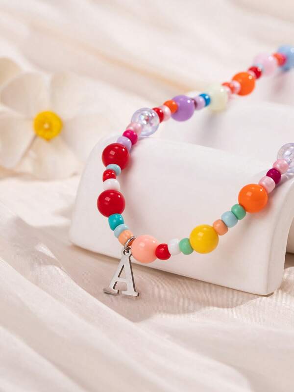 1 pieza Collar con inicial de cuentas de colores, collar elegante y de moda con perla para niñas y niños, hecho a mano con diseño bohemio atemporal, regalo de joyería personalizada de la A a la Z