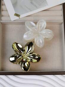 4 pièces Pinces à cheveux florales acryliques pour femmes, élégantes et raffinées. Accessoires décoratifs polyvalents pour coiffures demi-attachées à l'arrière de la tête. Frais, simples et doux, adaptés à une utilisation quotidienne en tant qu'accessoires pour cheveux
