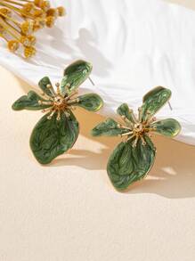 A Pair Of Women's Gradient Floral Oil-Dropping Exaggerated Earrings Fashionable High-End Sense Sweet Style Versatile Earrings