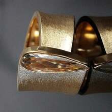 1 件优雅女士时尚戒指，14K 镀金，镶嵌闪亮香槟色合成锆石，宽版设计适合派对和特殊场合珠宝礼物/鸡尾酒戒指 - 金色 - 查看 2