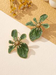 A Pair Of Women's Gradient Floral Oil-Dropping Exaggerated Earrings Fashionable High-End Sense Sweet Style Versatile Earrings