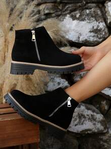 Botas Chelsea femininas pretas de sola grossa, estilo retrô, personalizadas, confortáveis, estilo punk, cano curto, estilo preppy, para outono/inverno, 2025 - Preto - Ver 5