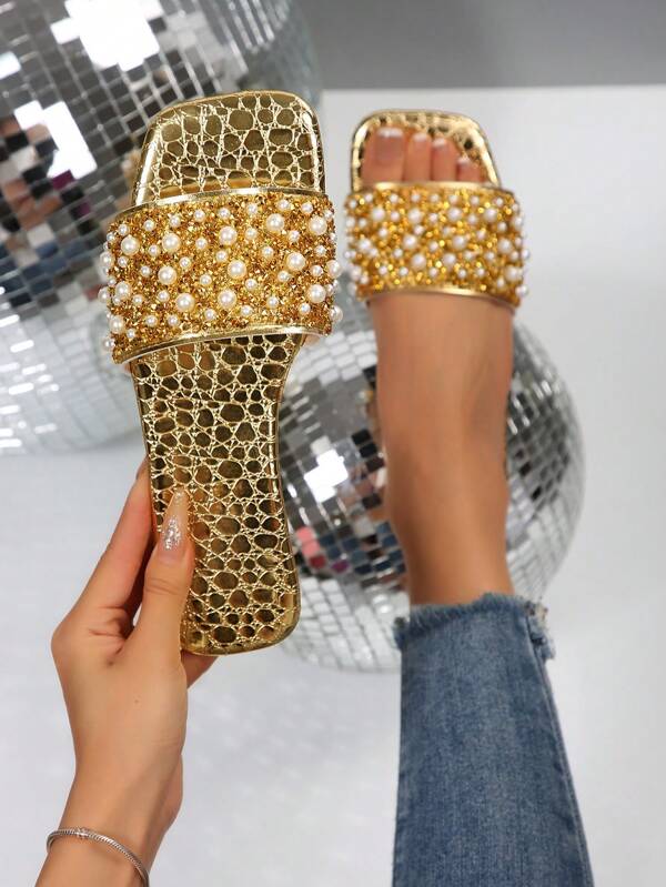 Sandalias mula de moda versátiles para playa y vacaciones, talla grande, de lujo, con adorno de perlas y punta cuadrada antideslizante, modelo 2025 nuevo