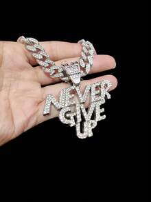 1件 NEVER GIVE UP 字母吊墜與全水鑽鏈，男女款時尚嘻哈龐克復古項鍊首飾 - 銀色 - 查看 4