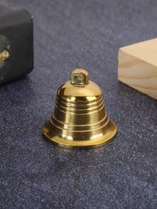 1个铜制风水铃铛，寓意好运、财富、平安、吉祥，可作装饰品、佛教用品、圣诞礼物、房间装饰。