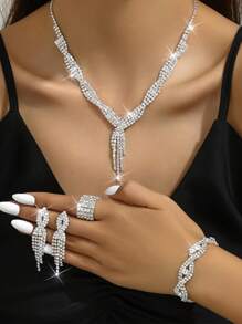 Ensemble de bijoux : collier, boucles d'oreilles et bracelet orné de strass, collier de style européen et américain avec diamants, accessoire de mariée cadeau