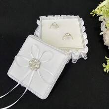 优雅的白色方形戒指盒、结婚戒指收纳道具、婚礼用品、母亲节和情人节礼物