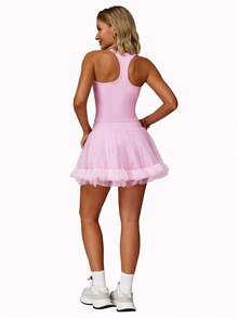 MFVIM Conjunto de activewear femenino de 2 piezas de alta elasticidad - Camiseta corta con sujetador incorporado y escote tipo deportivo, y falda-pantalón anti transparencia con mallas - Versátil para verano, para uso casual, tenis o yoga - Rosa - Ver 7