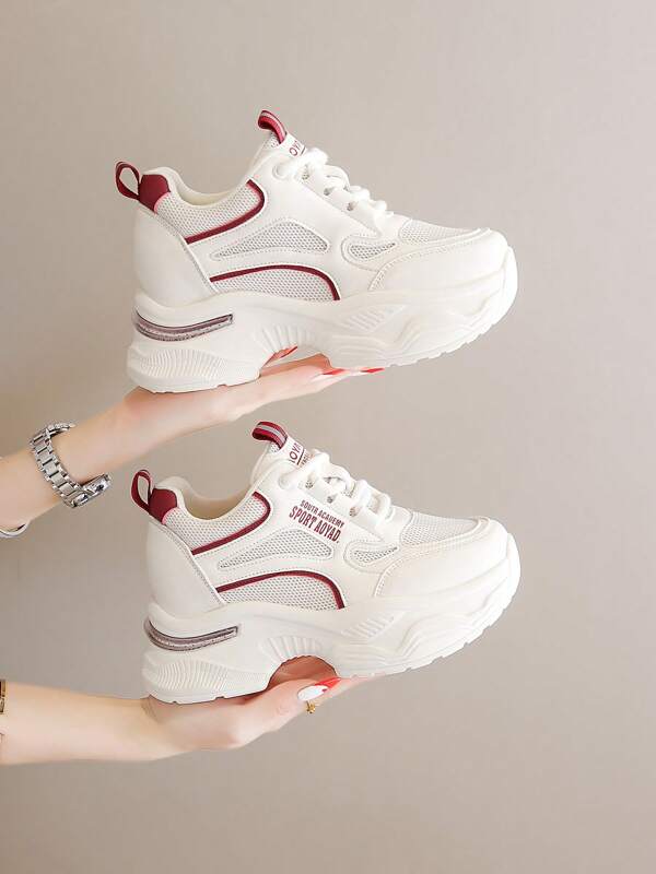 Sneaker da donna beige, traspirante e in rete, per l'estate, con suola spessa e rialzante, design antiscivolo e ammortizzante, adatto per le donne di bassa statura