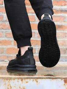 GUYISA 钢头安全鞋，经典运动时尚，透气薄低帮，防压防刺穿，耐用防滑软底户外工作防护鞋（国际尺码不同，此款尺码偏大，鞋面透气轻便，请订购小 1-2 个尺码！） - 純黑 - 查看 7