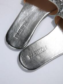 大码 35-43 女式夏季新款户外休闲时尚仿珍珠拖鞋，平底舒适一脚蹬系带水钻沙滩平底凉鞋，适合日常穿着 - 銀色(銀亮片) - 查看 8