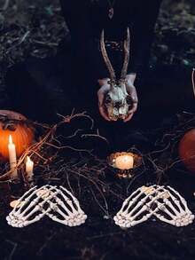 2 piezas Manos de calavera realistas de plástico a tamaño natural, Huesos de manos de Halloween, Izquierda y Derecha, Manos de esqueleto de plástico desmembradas para decoraciones de fiesta de Halloween, Mejor regalo para cumpleaños, decoración de graduación, decoración del hogar, decoración de Halloween, decoración de otoño, decoración de habitación - Multicolor - Ver 6