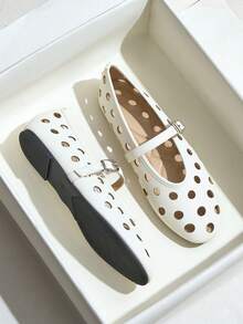 أحذية ماري جين المسطحة ذات السُحك المستدير للنساء، وحيدة الحزام القابل للتعديل، من قماش ناعم ومُنفذ للهواء، باللون الأبيض - أبيض - مشاهدة 3