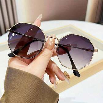 1副女士时尚多边形金属框眼镜，渐变镜片，适合日常佩戴、驾驶、旅行、聚会等场合。