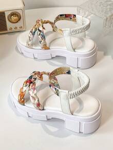 2025年夏季新款儿童女童高跟凉鞋，软底花卉图案公主休闲凉鞋