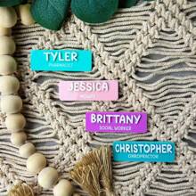 Spersonalizowane identyfikatory akrylowe, identyfikatory z nadrukiem, identyfikatory pielęgniarki, identyfikatory zawodowe, identyfikatory nauczycieli, zabawne identyfikatory, artykuły szkolne, powrót do szkoły, prezent szkolny, do biura, do szkoły, do klasy, dla prezentów dla nauczycieli, na uniwersytet, dla kolegi, do akademika, dla nauczyciela, uczniów gimnazjum, uczniów liceum, studentów, praktyczny prezent