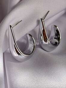 Women's Hoop Earrings Carved Bold Drop Chuncky J Shape High Fashion Gold Or Silver - Bạc - Xem 1