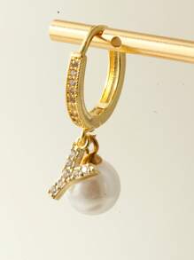 Magic Fish Set de 2 pares de aretes elegantes y de alta gama con letras incrustadas de cubíc zirconia y perla, para mujeres